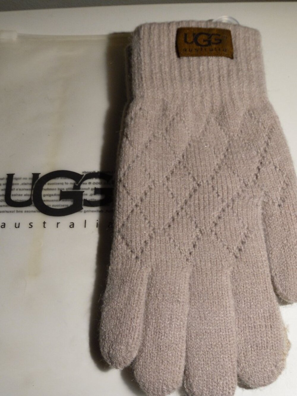 UGG women's gloves LIGHT BEIGE NEW
